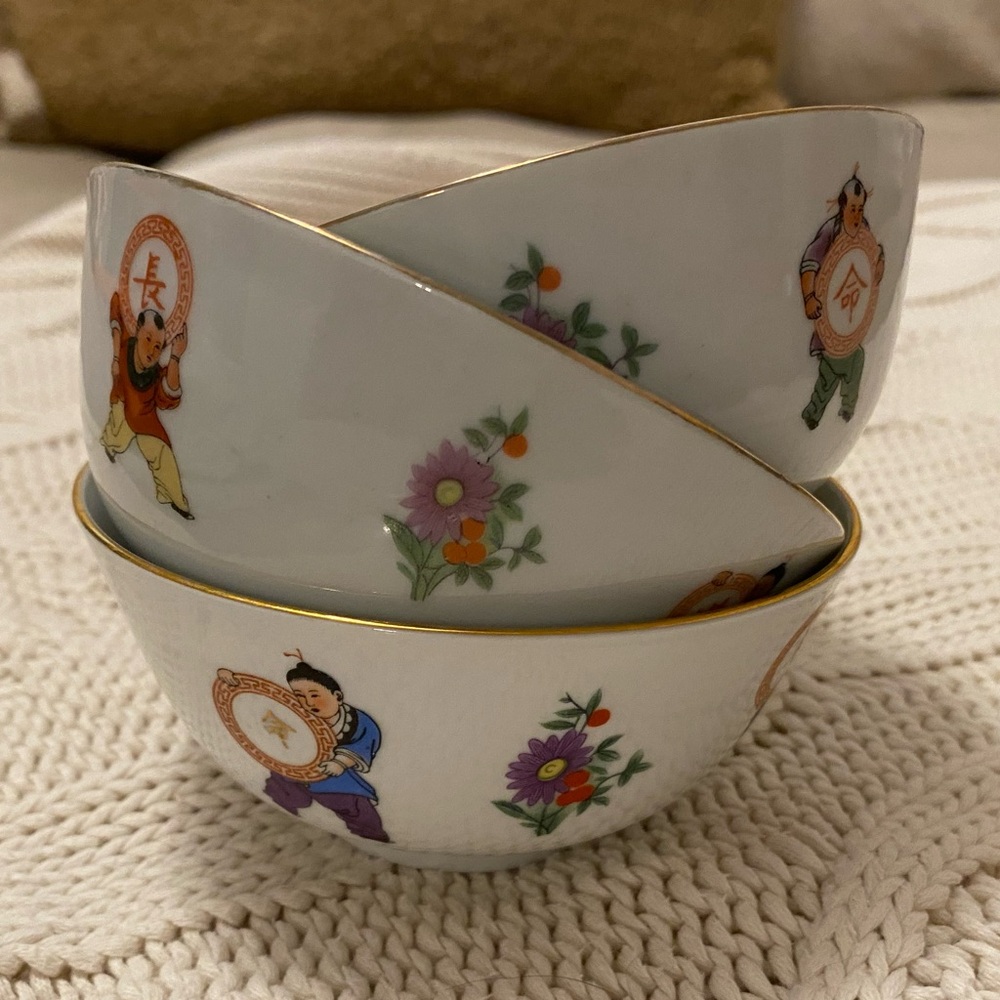Set of 8 Vintage Asian Porcelain Bowls